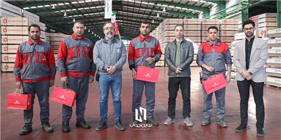تقدیر از کارگران گروه صنعتی نوین چوب خوزستان همزمان با مبعث پیامبر(ص)