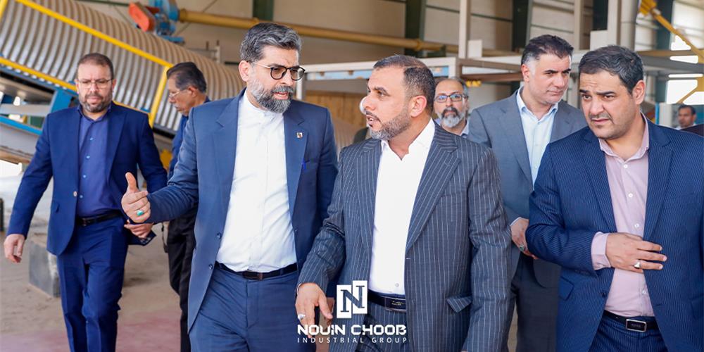بازدید میدانی مهندس فرشاد مقیمی، سرپرست شهرک‌های صنعتی کل کشور از گروه صنعتی نوین چوب خوزستان