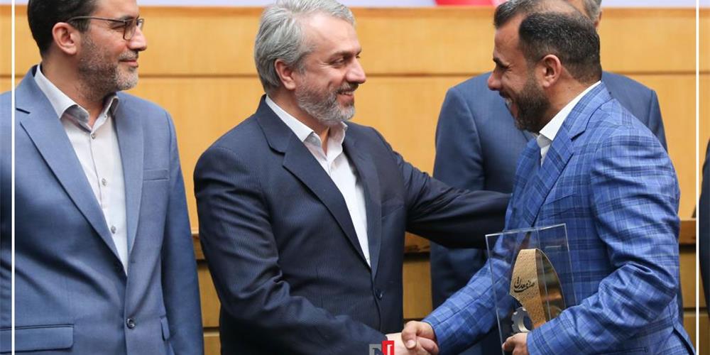 گروه صنعتی نوین چوب خوزستان به عنوان تولید کننده‌ی برتر سال ۱۴۰۰ انتخاب شد