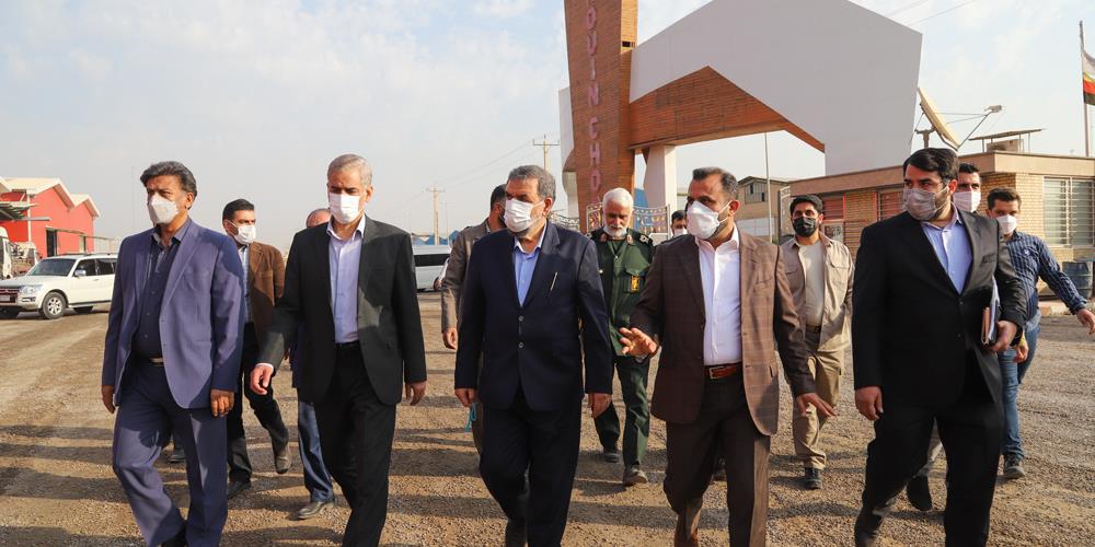 محسن رضایی معاون اقتصادی رئیس جمهور از گروه صنعتی نوین چوب خوزستان بازدید کرد