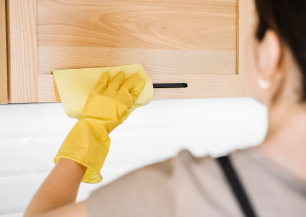 روش‌های صحیح تمیز کردن و نگهداری از کابینت‌ هایگلاس